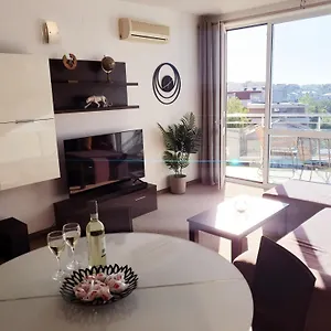 Apart Otel Elena's Lux - Town & Sea View - Atlantis, Sarafovo
